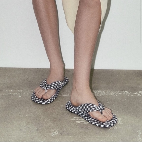 🩵 ZARA BLUE WHITE GINGHAM STUDDED FLIP FLOPS! - Picture 11 of 16